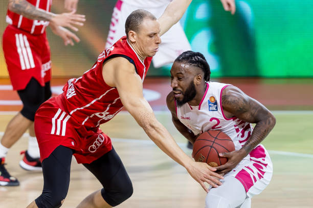 更使得他从 更使得他从